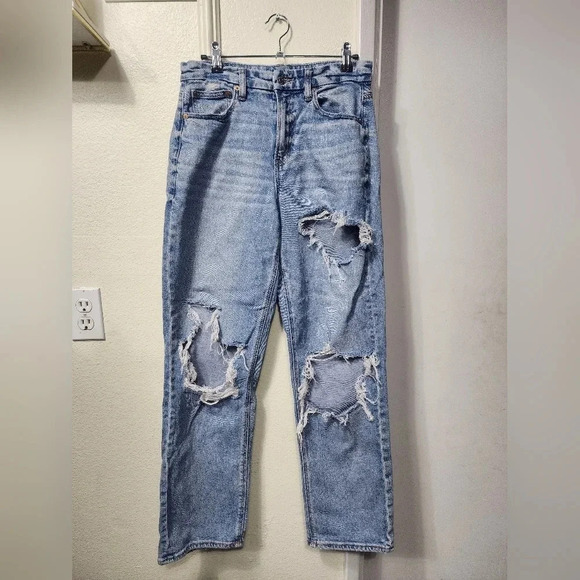 American Eagle Outfitters Denim - Women's American Eagle 1977 Mom Distressed Light Wash Jeans Sz 4 Casual Comfy